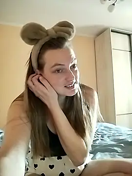 Snapshot of OksiLoverx chatting on January 14, 2026, 8:20 am OksiLoverx online show from January 14, 2026, 8:20 am