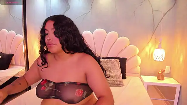 CatalinaCoopper online show from November 10, 2025, 4:22 am