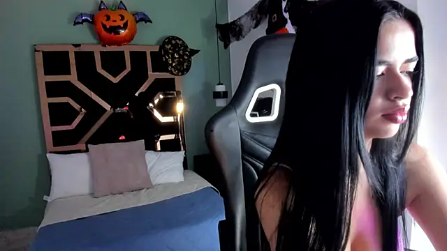 Snapshot of Ariadna_Santos chatting on October 13, 2025, 11:43 am Ariadna Santos online show from October 13, 2025, 11:43 am