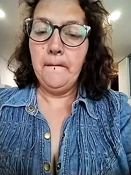 Snapshot of -saraqueen- chatting on October 16, 2025, 1:45 pm -saraqueen- online show from October 16, 2025, 1:45 pm