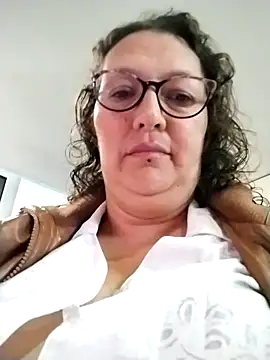 Snapshot of -saraqueen- chatting on October 22, 2025, 4:07 pm -saraqueen- online show from October 22, 2025, 4:07 pm