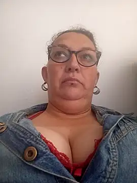 Snapshot of -saraqueen- chatting on October 24, 2025, 3:52 pm -saraqueen- online show from October 24, 2025, 3:52 pm