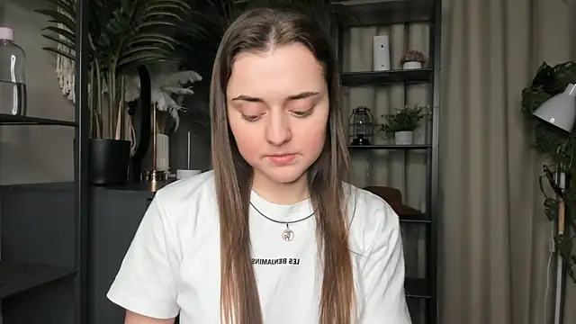 ThelmaJusto online show from November 20, 2025, 5:12 pm