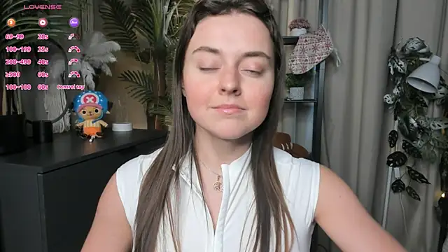 ThelmaJusto online show from April 17, 2026, 3:48 pm