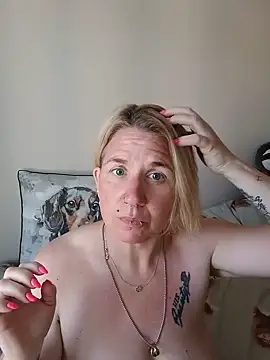 Snapshot of LaceyWestxx chatting on May 25, 2026, 5:41 pm LaceyWestxx online show from May 25, 2026, 5:41 pm