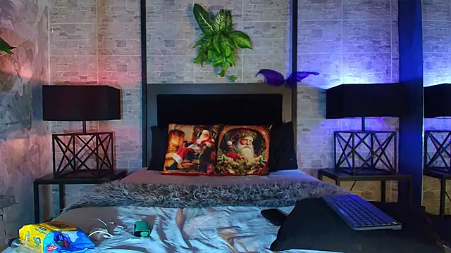 Kylie Foxx online show from December 17, 2025, 7:31 pm