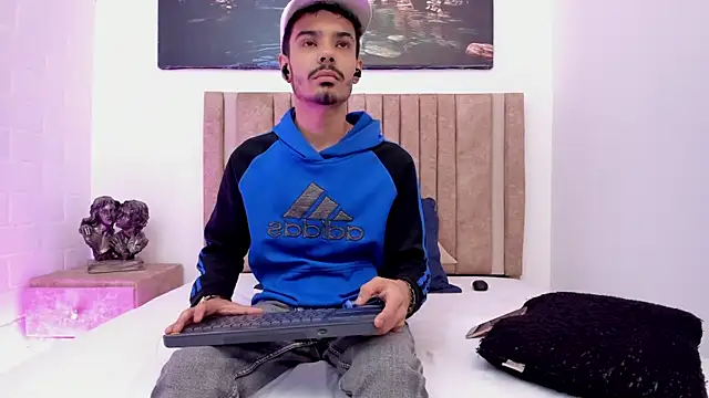 Timothe Evans online show from December 21, 2025, 4:19 am