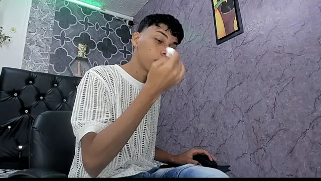 sexyboys cutex18 online show from March 12, 2026, 3:34 am