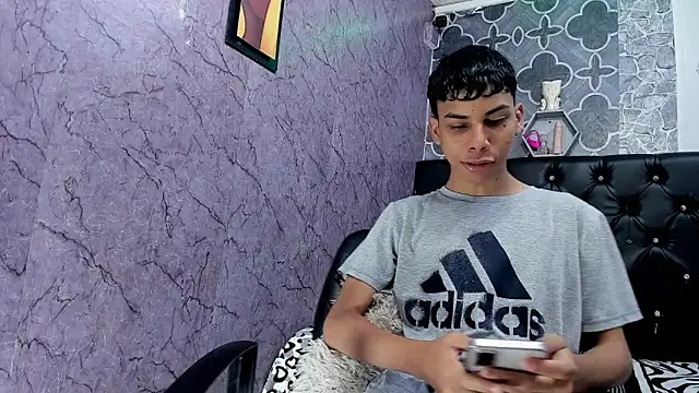 sexyboys cutex18 online show from March 24, 2026, 5:45 am