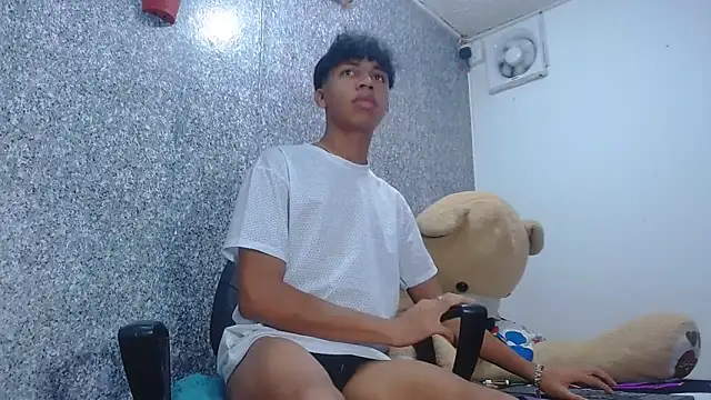 sexyboys cutex18 online show from April 10, 2026, 2:06 am