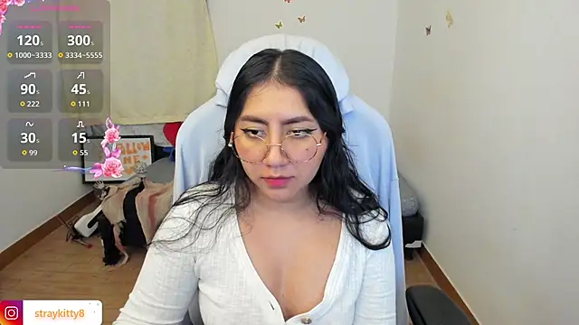 Snapshot of LoveLyy- chatting on October 13, 2025, 9:15 pm LoveLyy- online show from October 13, 2025, 9:15 pm