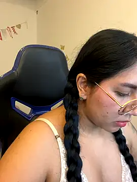 LoveLyy- online show from December 18, 2025, 8:59 pm