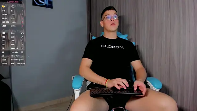 alex boyy online show from October 10, 2025, 4:44 am