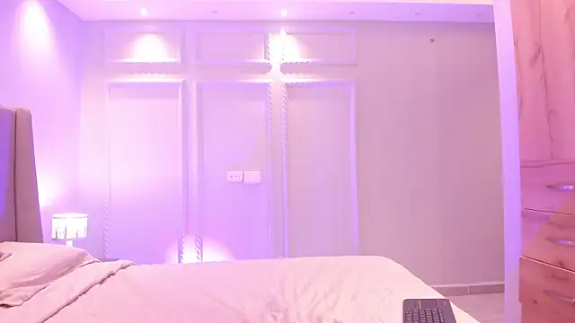 Snapshot of ShanonFox1 chatting on October 5, 2025, 3:49 am ShanonFox1 online show from October 5, 2025, 3:49 am