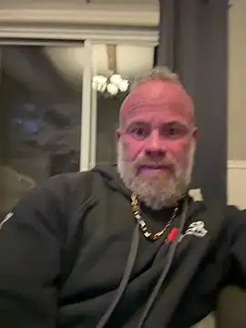 Snapshot of Muscledick40 chatting on March 4, 2026, 6:19 am Muscledick40 online show from March 4, 2026, 6:19 am