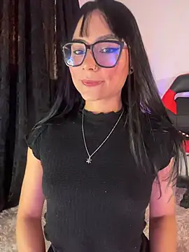 AlannaDollx online show from November 5, 2025, 1:44 pm