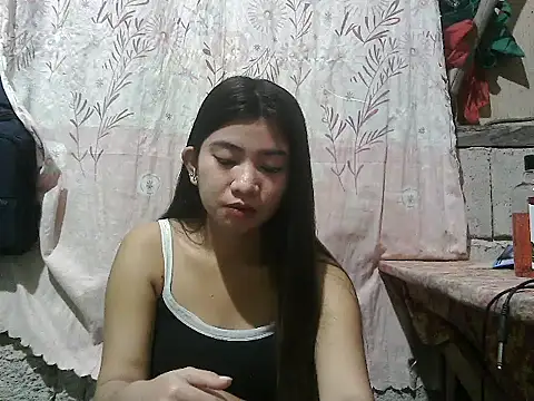 Snapshot of Hot_Lina31 chatting on October 15, 2025, 4:18 pm Hot Lina31 online show from October 15, 2025, 4:18 pm