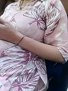 Snapshot of Priyanka_17 chatting on October 30, 2025, 4:41 pm Priyanka 17 online show from October 30, 2025, 4:41 pm