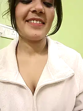 Snapshot of Beautiful_Eye chatting on December 17, 2025, 1:06 pm Beautiful Eye online show from December 17, 2025, 1:06 pm