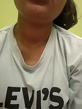 Snapshot of Beautiful_Eye chatting on February 2, 2026, 4:49 pm Beautiful Eye online show from February 2, 2026, 4:49 pm