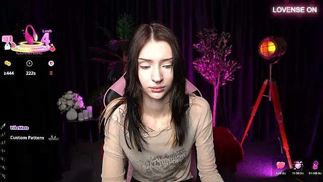 Snapshot of Trix_Void chatting on February 14, 2026, 9:28 am Trix Void online show from February 14, 2026, 9:28 am