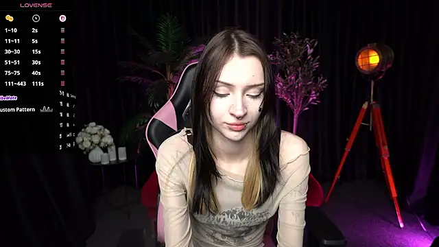 Snapshot of Trix_Void chatting on March 2, 2026, 10:44 am Trix Void online show from March 2, 2026, 10:44 am