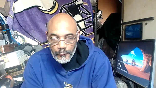 Snapshot of A_CIGAR_MAN chatting on November 2, 2025, 8:33 pm A CIGAR MAN online show from November 2, 2025, 8:33 pm