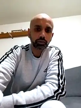 Snapshot of T1T012 chatting on January 6, 2026, 12:03 am T1T012 online show from January 6, 2026, 12:03 am