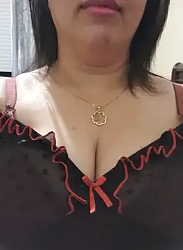 Snapshot of lina_ae chatting on October 6, 2025, 9:45 pm lina ae online show from October 6, 2025, 9:45 pm