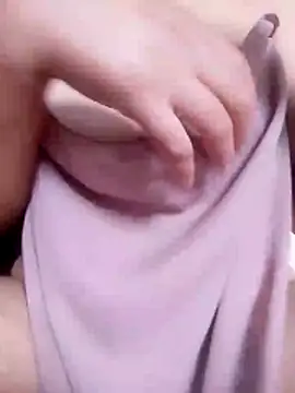 Snapshot of lina_ae chatting on October 15, 2025, 8:25 am lina ae online show from October 15, 2025, 8:25 am