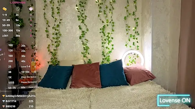  Cats eyes  online show from November 28, 2025, 12:19 pm