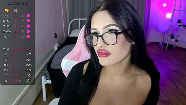 ShayLisse online show from November 3, 2025, 4:03 am