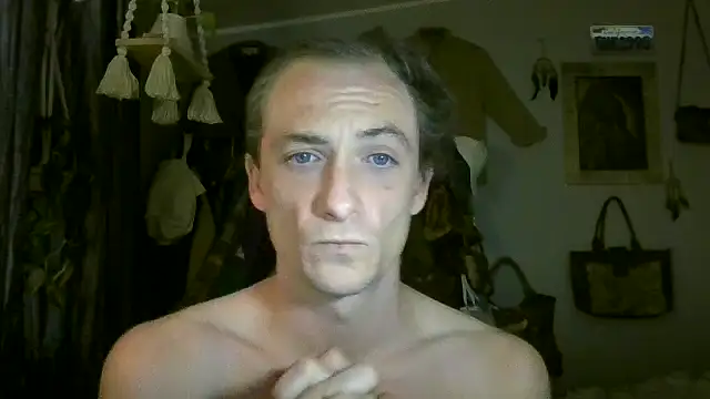 Snapshot of Dubbsssss chatting on April 17, 2026, 7:11 am Dubbsssss online show from April 17, 2026, 7:11 am