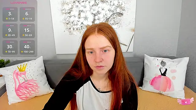 Evarey  online show from December 3, 2025, 6:32 am