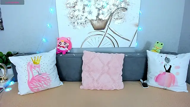 Evarey  online show from December 17, 2025, 6:30 am