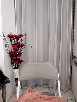 nini10052025 online show from November 8, 2025, 1:44 pm