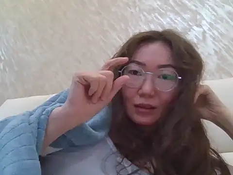 Snapshot of Ysolena chatting on February 16, 2026, 7:21 pm Ysolena online show from February 16, 2026, 7:21 pm