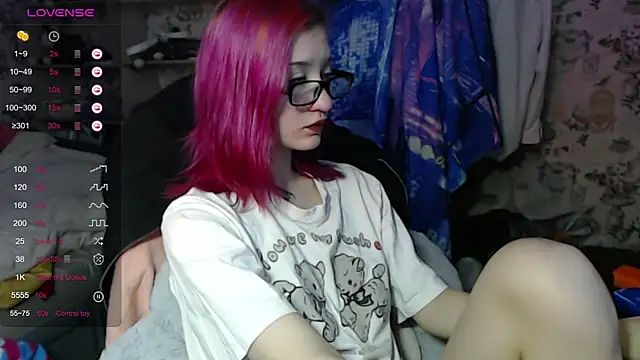 Dreamy Red Girl online show from October 20, 2025, 3:18 am