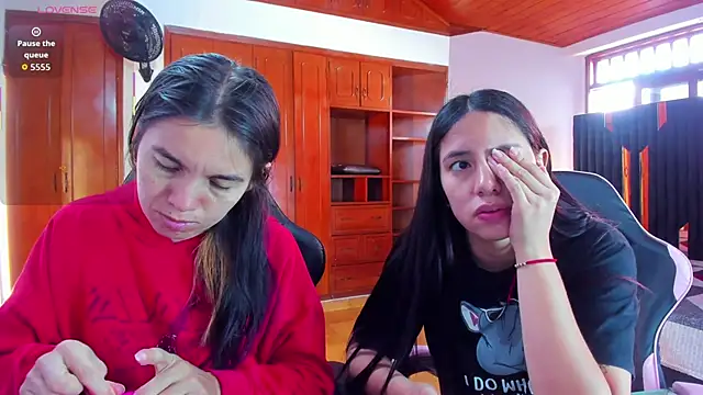 Sofy and Mia online show from January 7, 2026, 12:51 pm