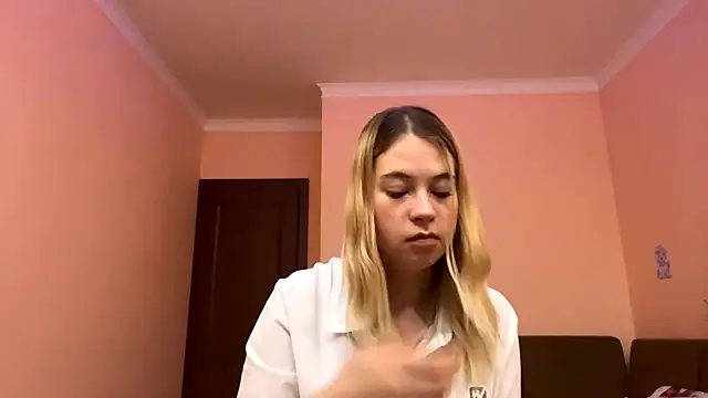 SweetyLolys online show from October 21, 2025, 4:08 pm
