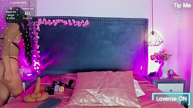 Emma Saylor online show from October 16, 2025, 7:04 pm