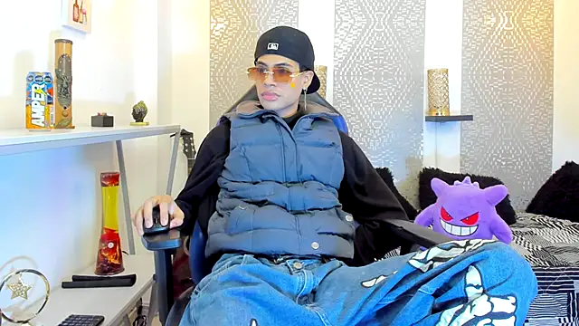 JacobBlackwell  online show from November 16, 2025, 7:19 pm