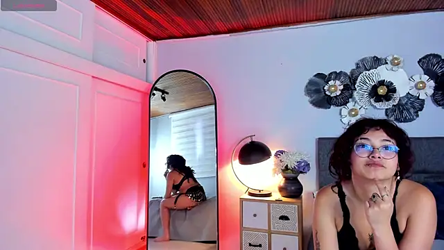 Snapshot of sunny_maya_ chatting on October 9, 2025, 8:40 pm sunny maya  online show from October 9, 2025, 8:40 pm