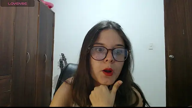 CarlaLorez online show from April 23, 2026, 1:07 am