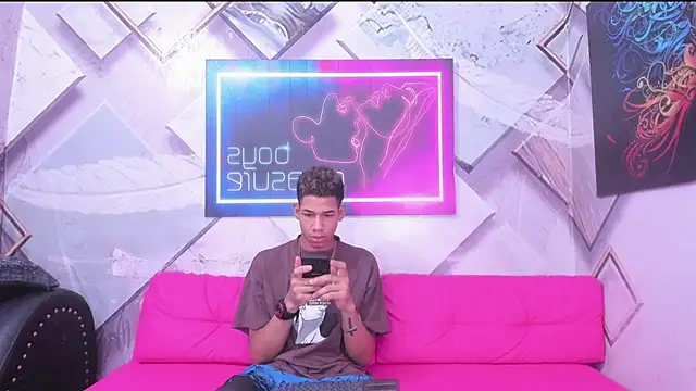 Little nicoll online show from February 7, 2026, 10:24 pm