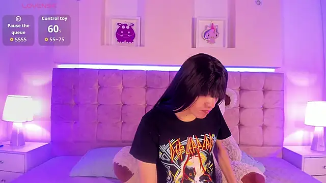 Naya Velvet online show from November 6, 2025, 3:57 pm