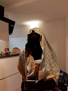 loubnarabb online show from November 1, 2025, 8:00 pm