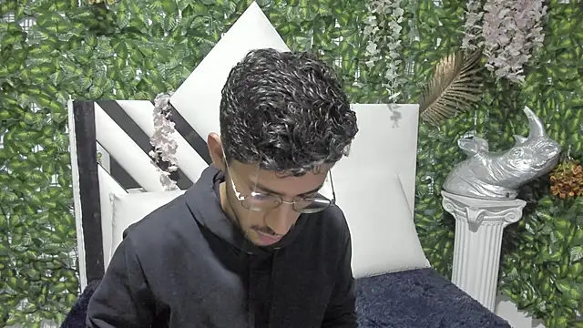 ALANVILLA LOBO online show from October 15, 2025, 6:52 pm