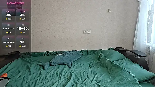 MiaLovelyOne online show from December 21, 2025, 10:22 am