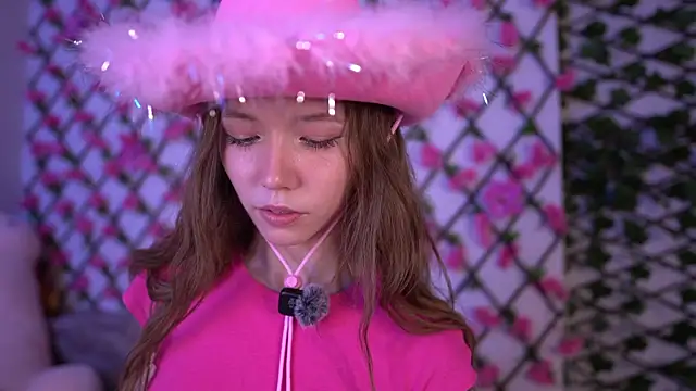 Petite Polly online show from November 7, 2025, 6:08 pm